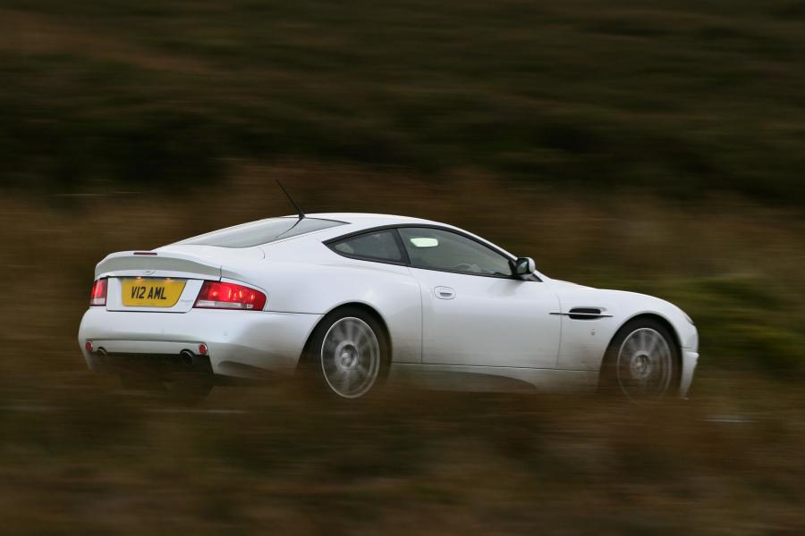  Aston Martin V12 Vanquish S 2004 года  (UK) (фото 32 из 37)
